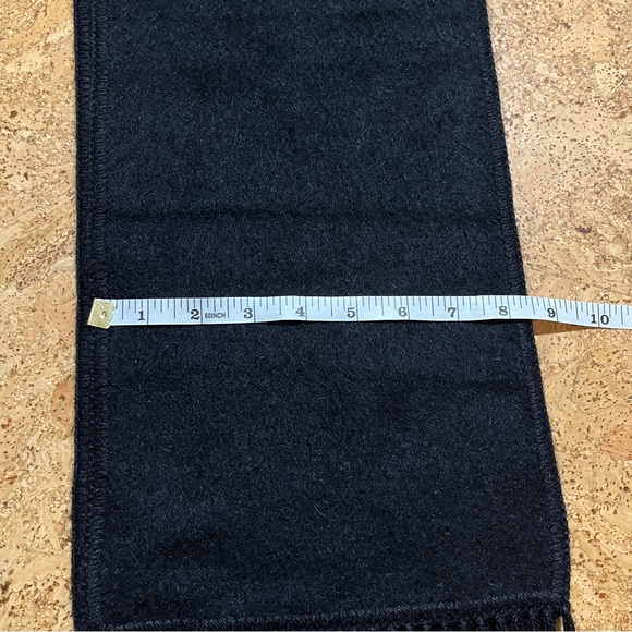 Artesania Textil Ccahuantico Alpaca Wool Black Fringed Scarf - Picture 12 of 13
